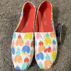 TOMS Womens Alpargata Graphic Slip On Flats Casual, Elephant Print